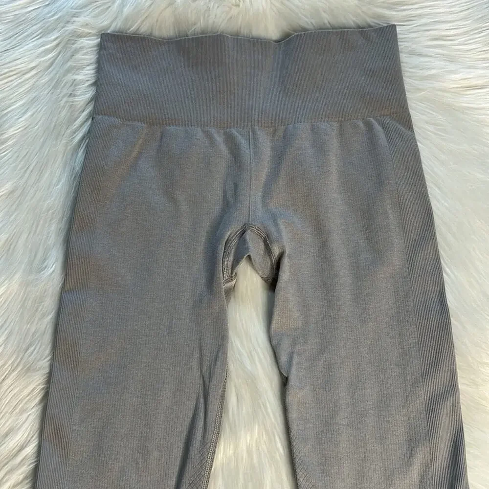 Lululemon Heathered Gray Seamlessly Street Crop - Picture 3 of 9